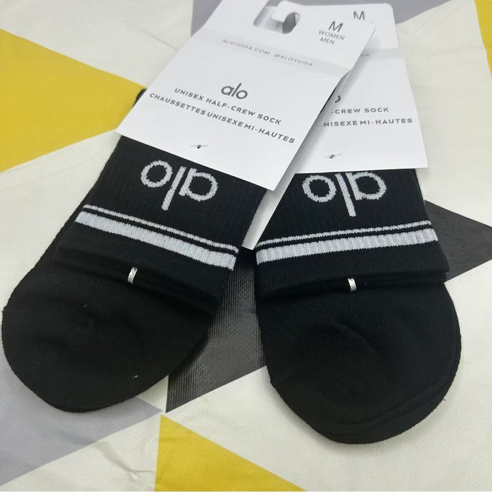 2 Pack Alo Yoga Unisex Throwback Socks Brand New - Picture 2 of 5